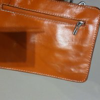 Италианска  чанта Versache Vera pelle(истинска  кожа), снимка 9 - Чанти - 39703355
