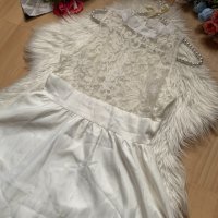 Бяла сатенена рокля, снимка 2 - Рокли - 32172144