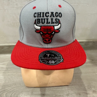 CHICAGO Bulls NBA Mitchell&Ness шапка, снимка 1 - Шапки - 44639888