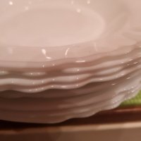 Бели порцеланови чинии за супа, зелена чиния и 4бр.за основно на Китка , снимка 1 - Чинии - 31499783