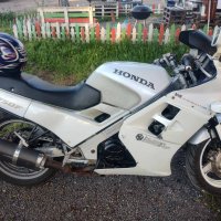 Продавам Honda VFR700F-G или бартер за мотор до 125 кб, снимка 1 - Мотоциклети и мототехника - 42168135