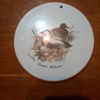 Ръчно рисувана порцеланова чиния с патици, снимка 1 - Декорация за дома - 39435404