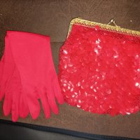 Червена малка  чантичка със златист синджир и подарък червени ръкавици , снимка 5 - Чанти - 37637509