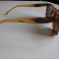 Оригинални слънчеви очила Benetton​, унисекс, снимка 2 - Слънчеви и диоптрични очила - 29225684
