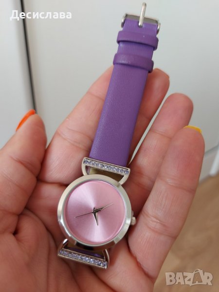 Дамски часовник с лилава каишка и кристали на Сваровски около циферблата, снимка 1