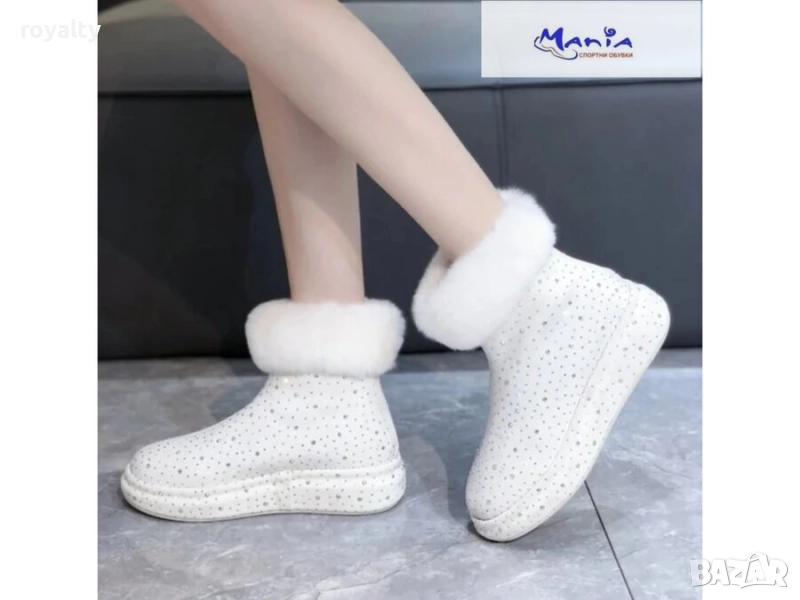 Бели дамски боти с пух и камъни, снимка 1
