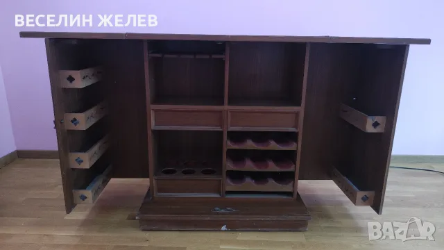 Оригинален разтегателен шкаф-бар от масиво дърво с естествен зелен мрамор, снимка 4 - Шкафове - 56061757