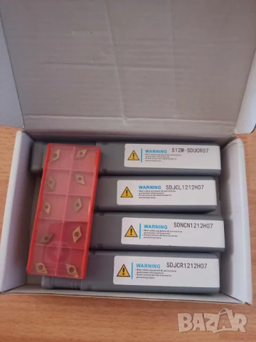 Комплект от 4 броя стругарски ножове 12 *12 мм. с 10 сменяеми пластини