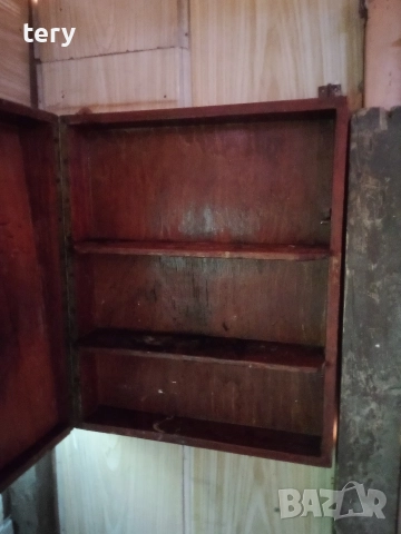 Продавам старинен шкаф Варна Център , снимка 3 - Антикварни и старинни предмети - 52634492