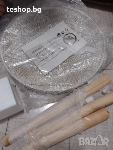 Холна / помощна маса - кръгла маса с резбован флорален декор, снимка 4 - Маси - 51657356