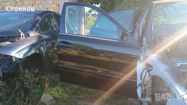 Предна дясна врата за Mercedes E-Class W211. Цвят черен. Код на боята 197