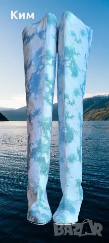 Високи ботуши By Far Stevie 99 принт небе облаци изтъркан деним , снимка 2 - Дамски ботуши - 50566913