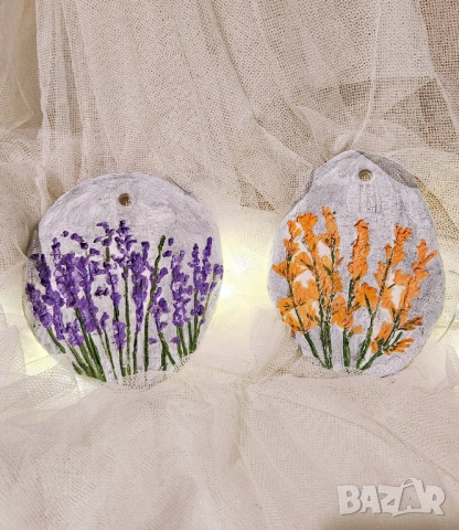 Ръчно изработено пано от глина с релефни цветя