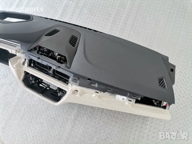 Ново Табло BMW 5 G30 G31 Lci HUD Слонова кост гума, снимка 3 - Части - 50307717
