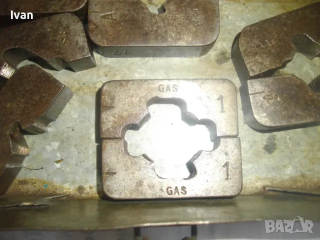 КУТИЯ СТАРО КАЧЕСТВО РЕЗБОНАРЕЗНИ ПЛАШКИ И ВТУЛКИ ЗА ВЪНШНИ РЕЗБИ ГОЛЕМИ, снимка 14 - Други инструменти - 48592974