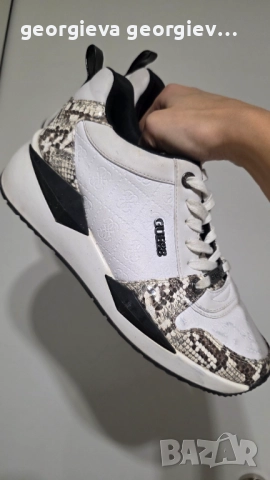 Маратонки GUESS - 40номер, снимка 3 - Маратонки - 52870497