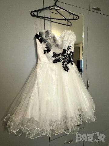 Луксозна, бутикова рокля на френската марка Ashwi Paris, снимка 5 - Рокли - 53020268