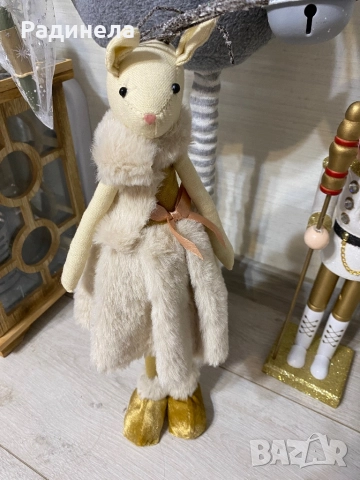 Чаши и коледни играчки