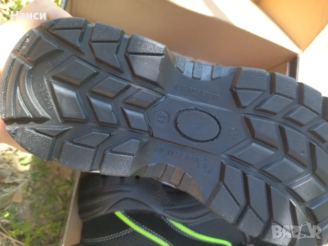 Работни обувки с метално бомбе, снимка 2 - Мъжки боти - 50769573