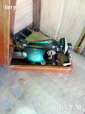 Продавам стара шевна машина руска Варна Център., снимка 2 - Антикварни и старинни предмети - 52568827