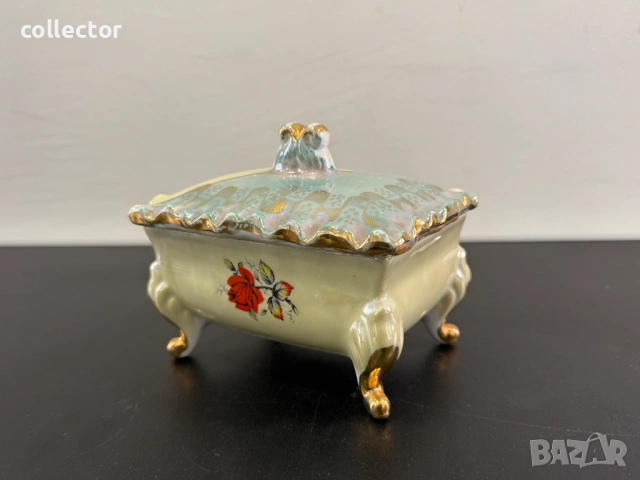 Порцеланова кутийка за бижута. №8135