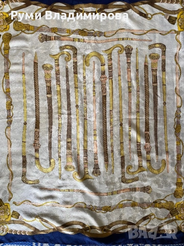 Бял шал със златисти елементи от 100 % коприна, снимка 2 - Шалове - 53423351
