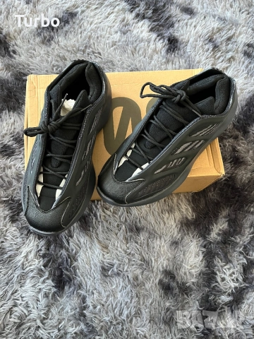 Yeezy 700 V3