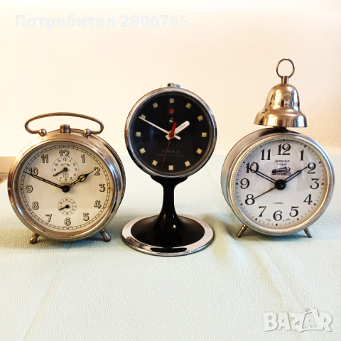 Часовник будилник Германски Китайски и Руски работещи, снимка 1 - Антикварни и старинни предмети - 44618285