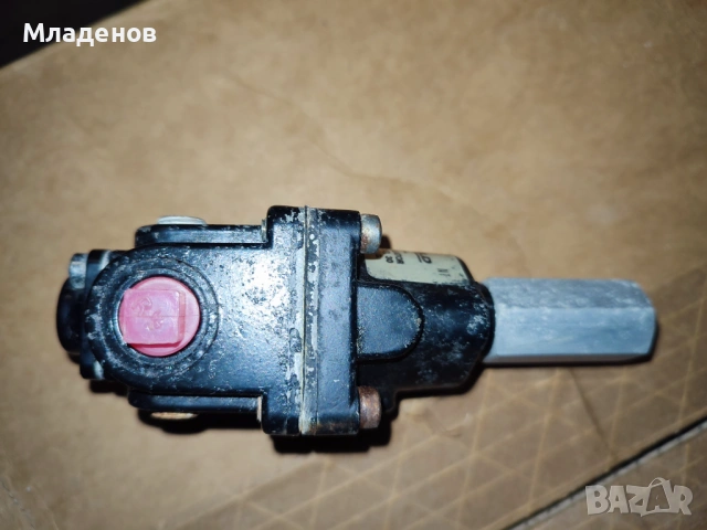 Регулатор за налягане пневматичен KENDALL Model 30 , производител FAIRCHILD , USA, снимка 3 - Други машини и части - 53255858