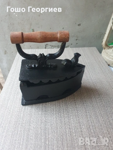 Стара чугунена ютия , снимка 2 - Антикварни и старинни предмети - 54229875