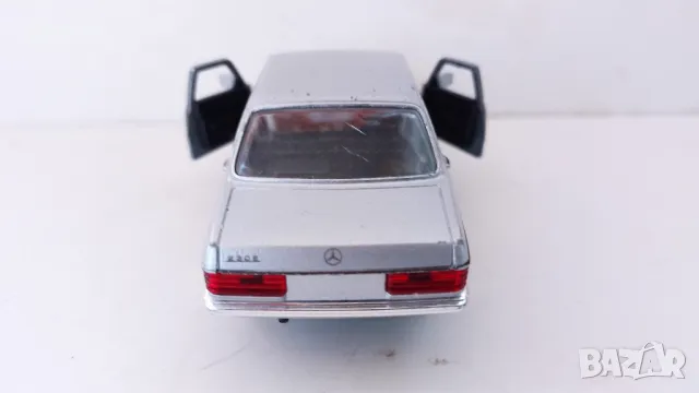 Mercedes-Benz E-Class 230E Welly - Мащаб 1:34-39, снимка 3 - Колекции - 49605855