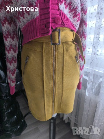 Къса велурена пола Stradivarius в цвят горчица - 8 Е, снимка 2 - Поли - 53929171