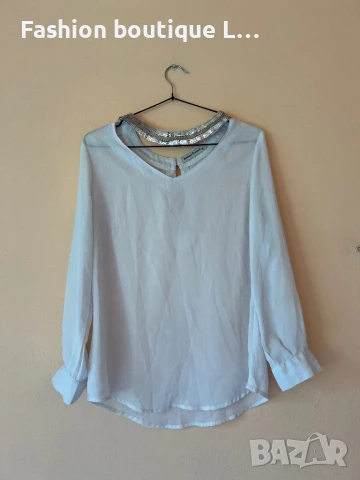 Бяла ефирна блуза със сребърни детайли около целия врат М размер 🤍