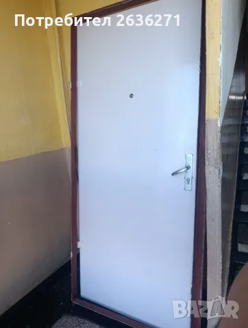 Метална врата с каса 60€