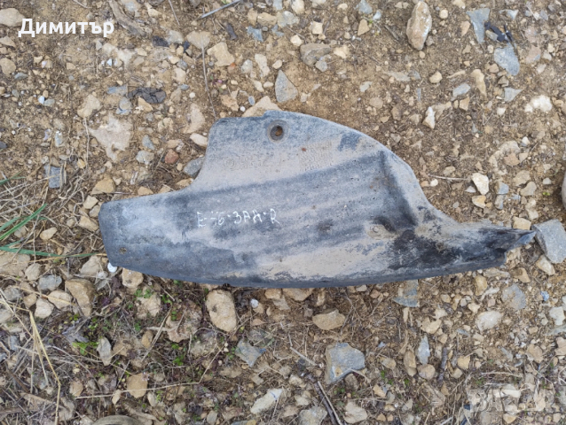 Под калник Заден Десен Малък За БМВ Е46 Седан 2000г / BMW E46 Sedan 2000y