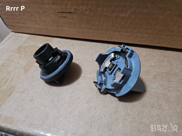 Фасунги фар VW Golf 5, снимка 1 - Части - 56449046