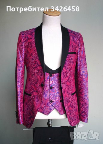 Мъжки костюм за абитуриент.