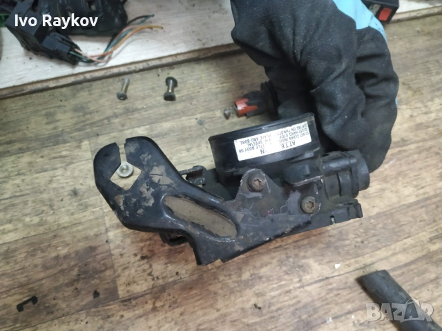 Дроселова клапа за Форд фокус 1.6 16V XS4U-9E927 , YS6U-BE 010622G2 , снимка 2 - Части - 53905783