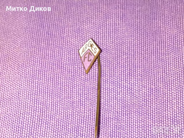 Футболна значка на Арджеш Питещти Румъния винтидж емайл, снимка 2 - Футбол - 38773639