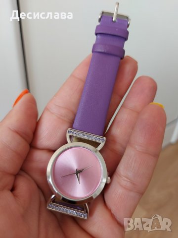 Дамски часовник с лилава каишка и кристали на Сваровски около циферблата, снимка 1