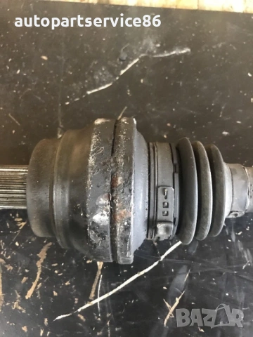 Заден карданен вал десен задвижващ за Mercedes ML W164 3.0 CDI (2010) 88,000 km, снимка 2 - Части - 54024274