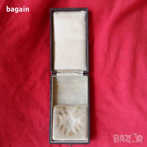 Батенбергова кутия за орден за храброст., снимка 2 - Антикварни и старинни предмети - 52600847