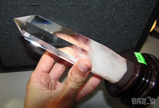 Натурален кристал със стойка, височина 19см, тегло 388гр. Подходящ за подарък, снимка 3 - Други ценни предмети - 53948267