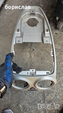 Средна конзола и бутон аварийни за Опел Корса д 