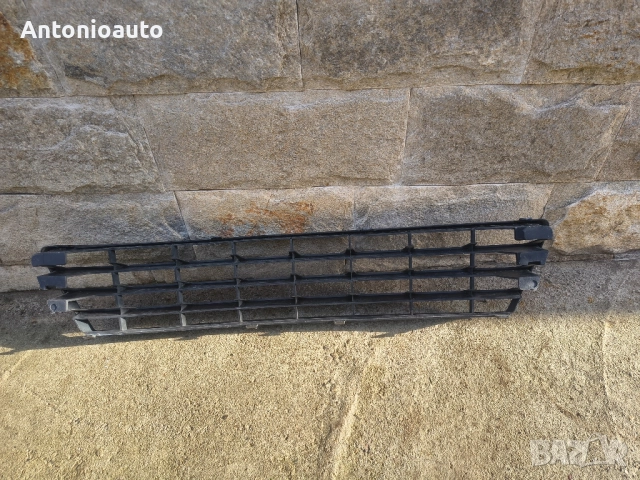 5M0853677 оригинална решетка предна броня golf plus, снимка 3 - Части - 52492963