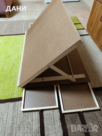 Статив с чекмеджета за редене на пъзели 