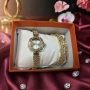 Елегантен дамски комплект – кварцов часовник с гривни в подаръчна кутия, снимка 5