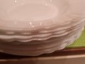 Бели порцеланови чинии за супа, зелена чиния и 4бр.за основно на Китка 