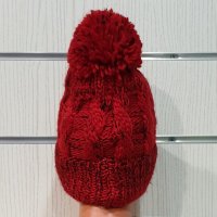 Нова дамска зимна червена шапка с пух/помпон, снимка 10 - Шапки - 31692242