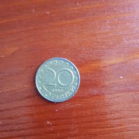 Куриоз 20 стотинки 1999 година с два различни гланца, снимка 4 - Нумизматика и бонистика - 29201356